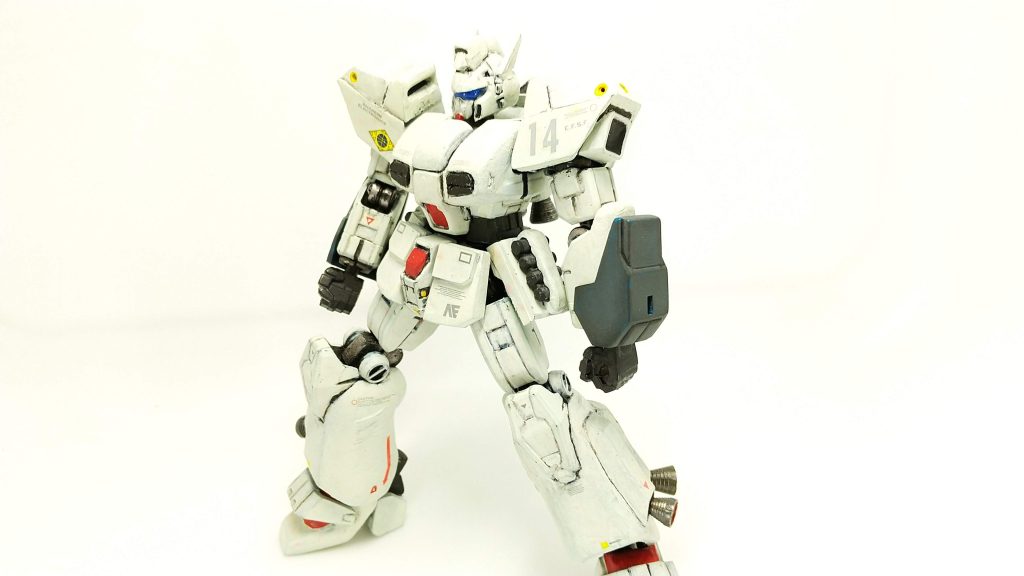 オマケです。ジャンクパーツからリ・ガズィ(旧キット)の前腕部ミサイルラッチを流用。はめこめるようにしました。