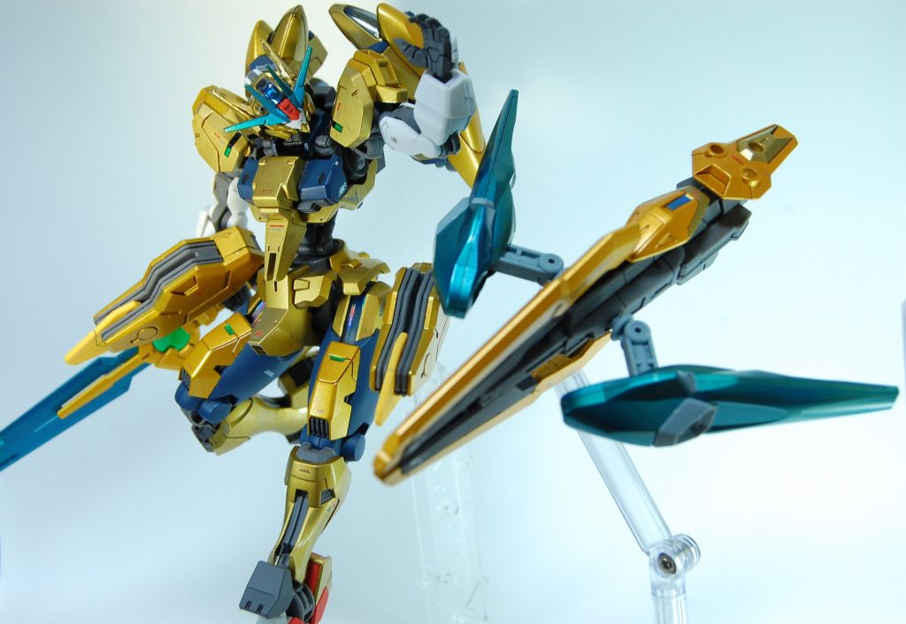 シャイニングフォーゲルと。剣は前につくったキャプテンアリオスの流用で、刃先だけ塗り直したものです。