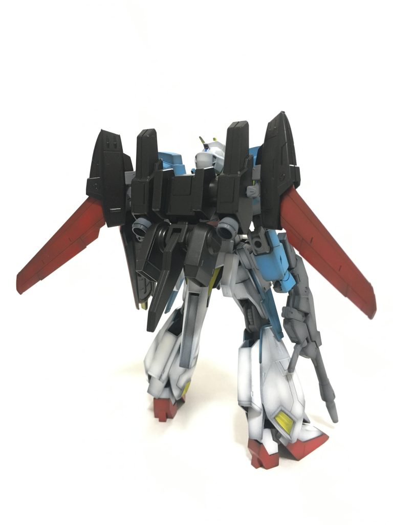 背面はこんな感じです。言わずもがなですが、全体的なカラーリングはＺガンダムを意識してます。