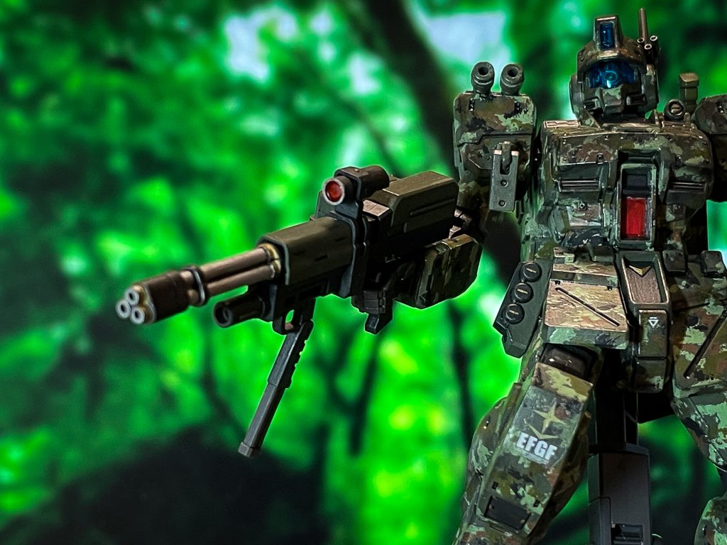 武器などに使用した赤色・シルバー・ゴールドはいずれもガンダムマーカーで塗装。