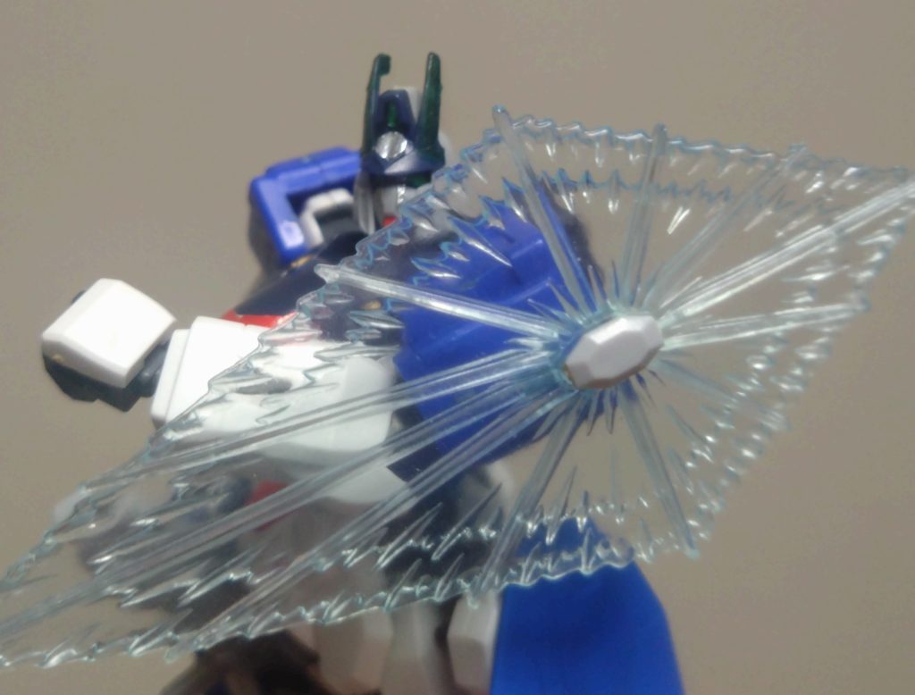 ビームシールド発生装置×2両肩に装着したビームシールド発生装置。手に付けるより両肩に付ける方がカッコいい!という理由で、友達は肩に付けたようです。インパルスの肩にレジェンドのビームシールド発生装置を装着したモノです。