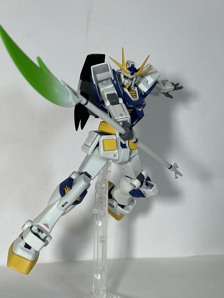 初のグラデーション塗装です。写真だと分かりにくいかもしれませんがビームラーナギナタのビーム色をグリーンに変更し、ビームの根元部分にホワイトを吹いてグラデーションっぽくしてみました。自分は2色だと限界あるなと思ったので次回は3色以上を使用してみたいですね。