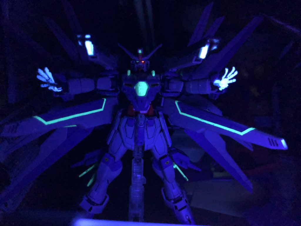 MGガンダムXの時は砲口の中までは塗ってなかったので今回はそこもチャレンジ。砲口の方は上手く塗れたけど右手のパルマは少し塗りが足りなかったかも‥