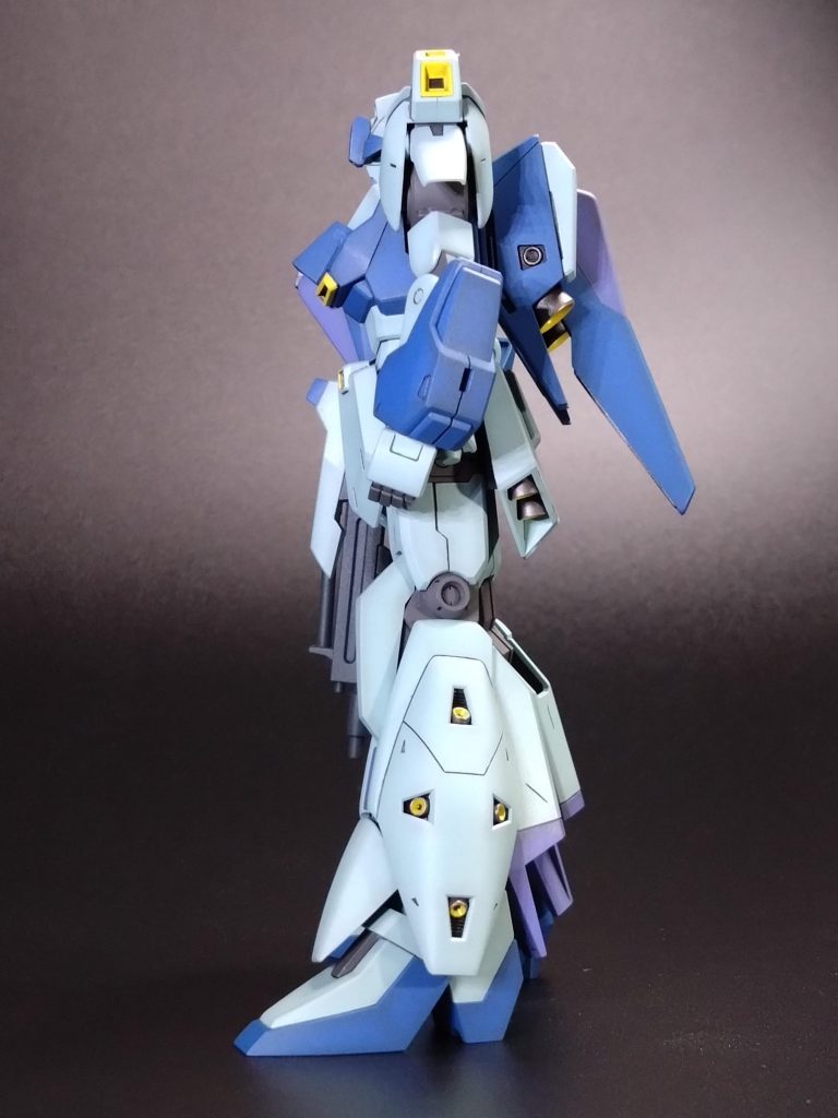 左側面より。このサイドのシルエットは個人的にお気に入りです。(^^)