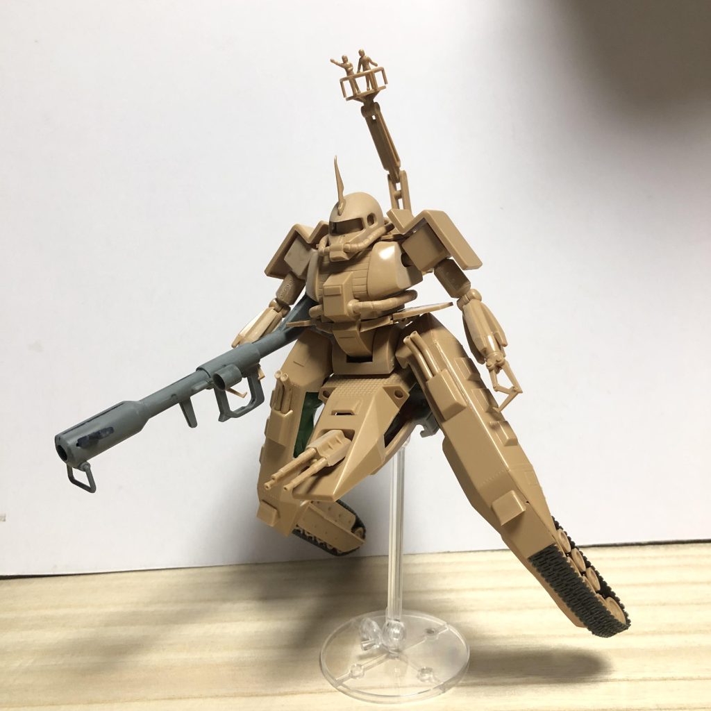 キットはほとんどザクタンク。下半身に関節仕込んだだけです♪