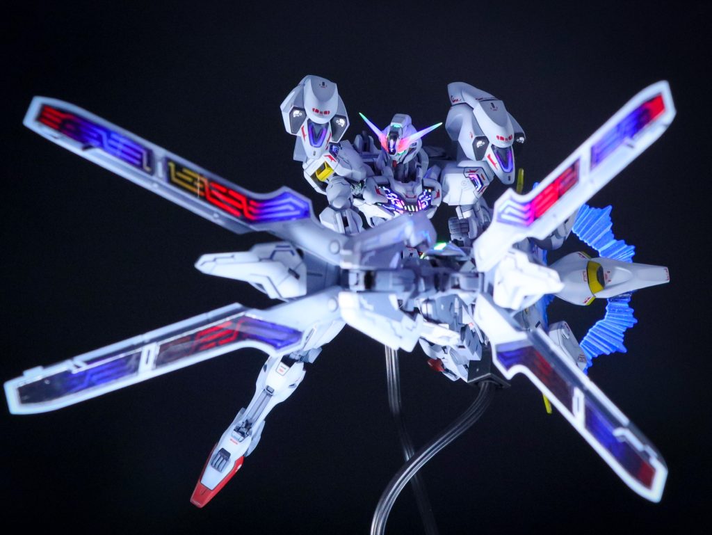 ガンビットハイメガランチャーエスカッシャンとガーディアンをヴァリアブルライドランチャーに集結した最大出力砲撃形態。