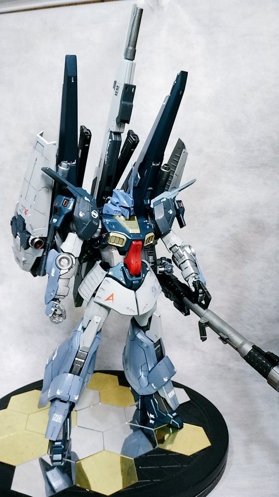 ハイパーメガランチャーは背面にも取付可能ですやり過ぎ位の背面武装てんこ盛りですぜこんなん大好きなんです