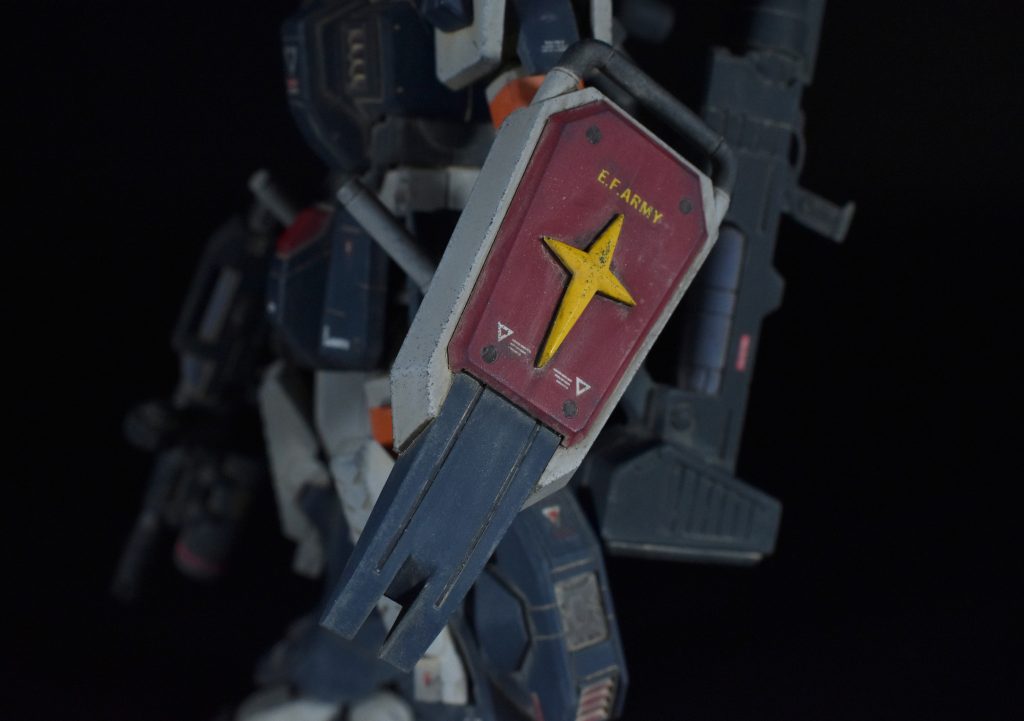 シールドEz-8のものに十字マークを取り付けて塗分け。実際にありそうな雰囲気になったので気に入っています。