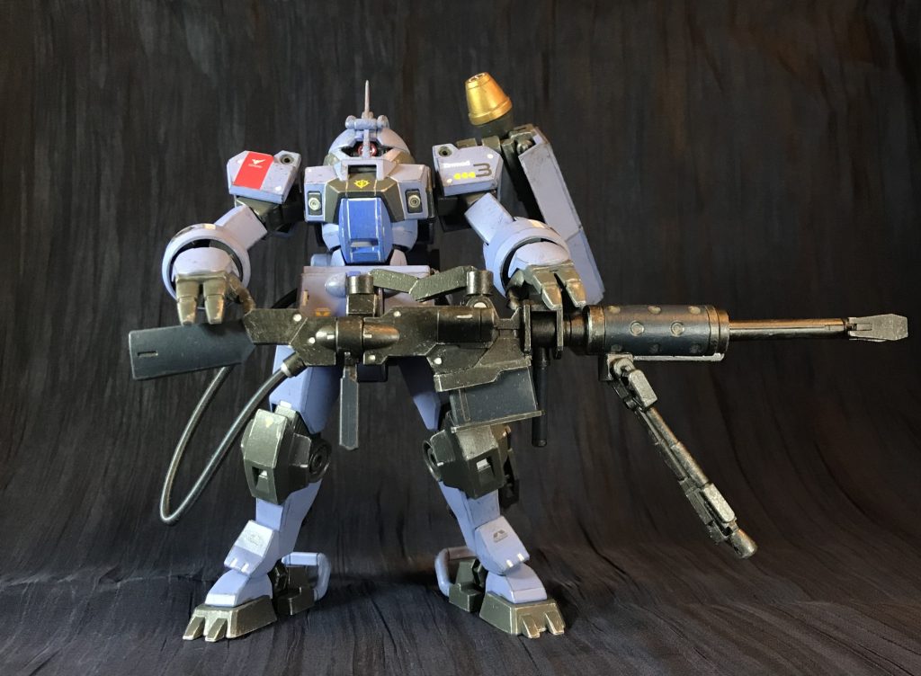 「男の子ってこう言うのが好きなんでしょ?」(ニカ・ナナウラアドバイス②)対艦対物ライフルストッピングパワーに特化した調整がされており、非常に重たい金属粒子ビームを発射する。シールド、バリア持ちに対して「硬直」「ヨロケ」を期待出来るが、距離が離れる程弾道が安定しなくなる欠点を持つロマン武装。