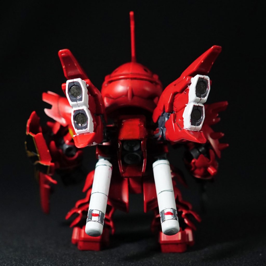 元々、プロペラントタンクはグレー１色のみなので、塗り分けが大変でした、特にタンク先端の赤い部分はモールド無しなので苦労しました。