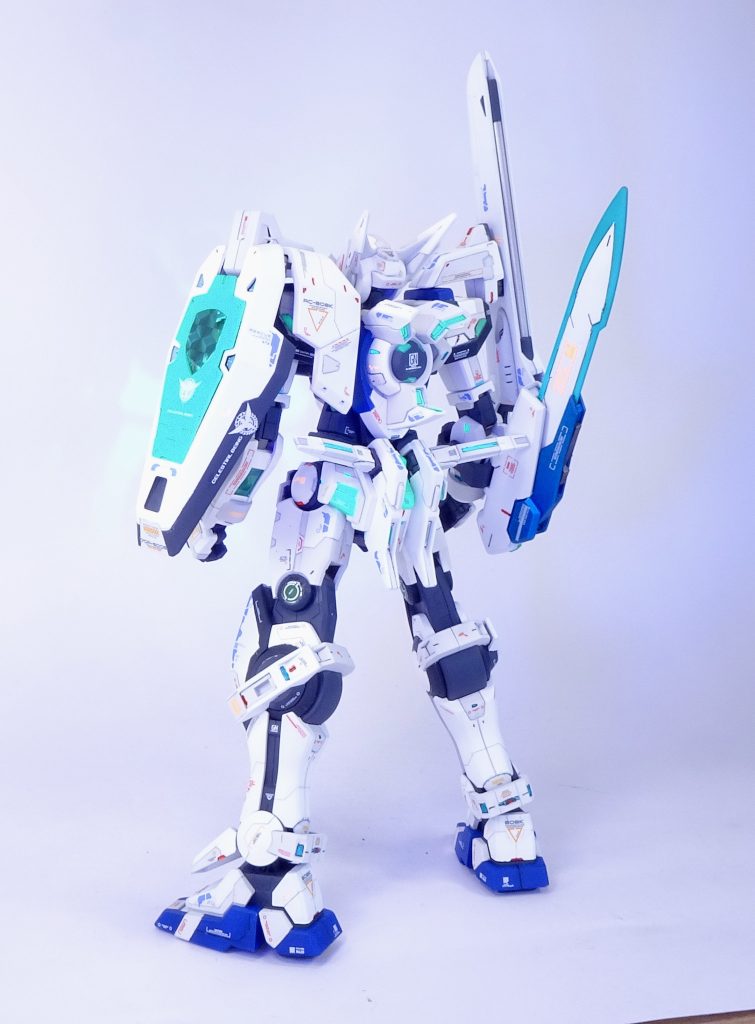 戦闘用ではなく武装試験機なので太陽炉は搭載せず、粒子貯蔵タンクでの運用です。基本的に武装側がオーバースペックなので戦闘自体は不向き。