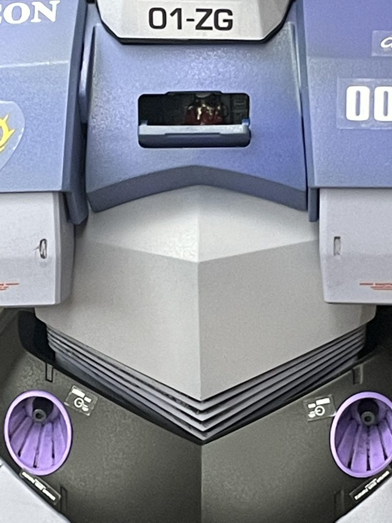 わかりにくいですがシャアフギュア塗りました