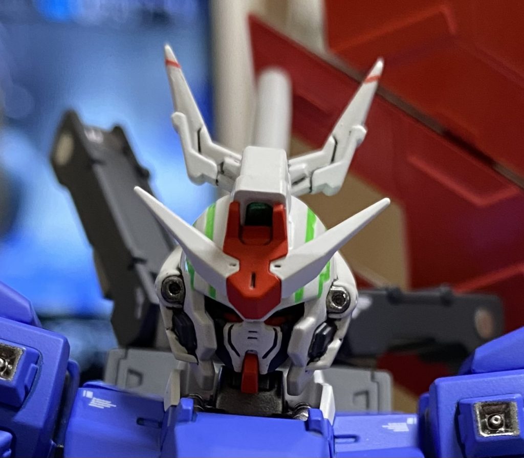 マスクパーツは、設定だとホワイトとグレーなのでしっかり塗装しました。