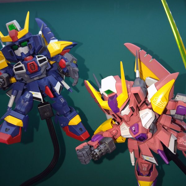 トルネードガンダム2号機パチ組したままだったトルネードガンダムの制作を進めました。同じ機体色では面白くないなぁと思ってピンク系の配色で塗装してみました。紫が少々強くなってしまったかと思いますがまぁこんなもんでしょう。次に控えてる作品をはやく進めたかったので1号機よりも精度は悪いです･･･（2枚目）