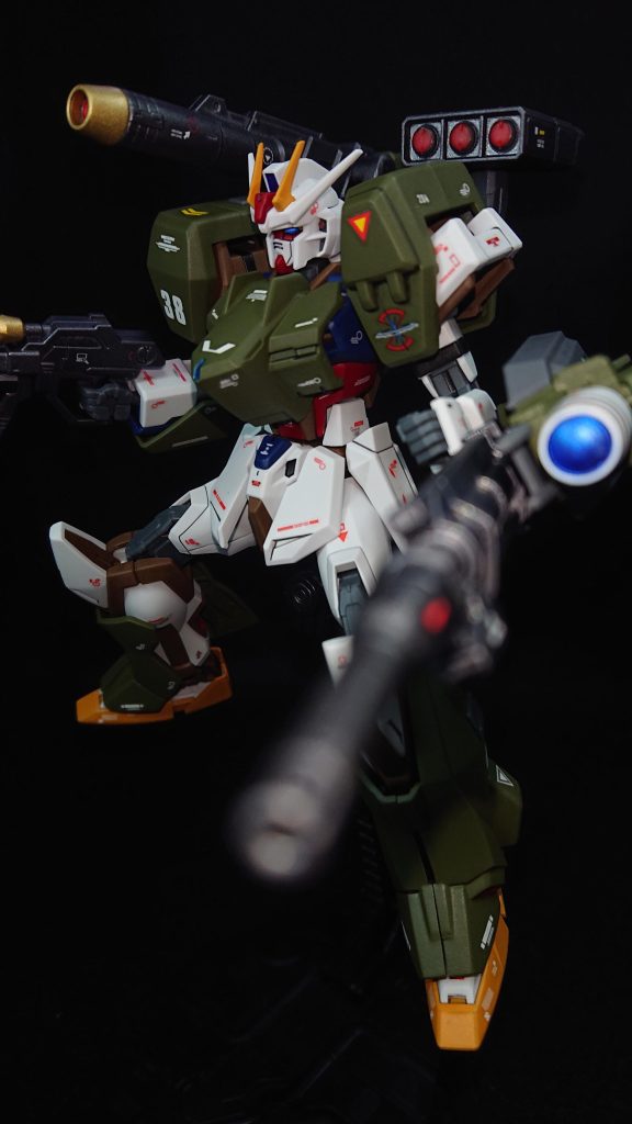 今回のお気に入りポイントは“追加装甲”です装甲の装備前と装備後でガラッと印象が変わるのが、ちゃんとフルアーマー化出来ているんだと感じられて嬉しかったですアサルトシュラウドのパーツがなかなか手に入らず長い間保留していた分、こうやって形にできた喜びはひとしおですw今後、SEED系の再販が増えるようなのでウィザードパックが手に入ったら、サンダーボルトのフルアーマーにも挑戦してみたいと考えていますでは、最後までご覧いただきありがとうございました