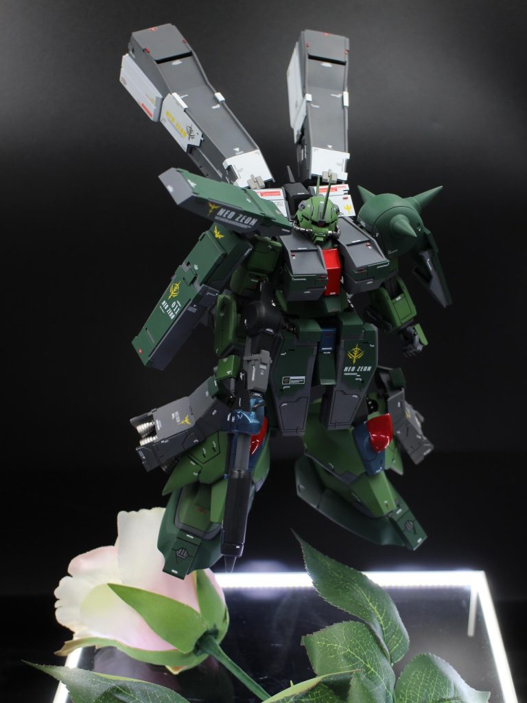 HGUCザクIII改に自作の追加武装をスクラッチし、フルアーマーザクIII改として製作しました。