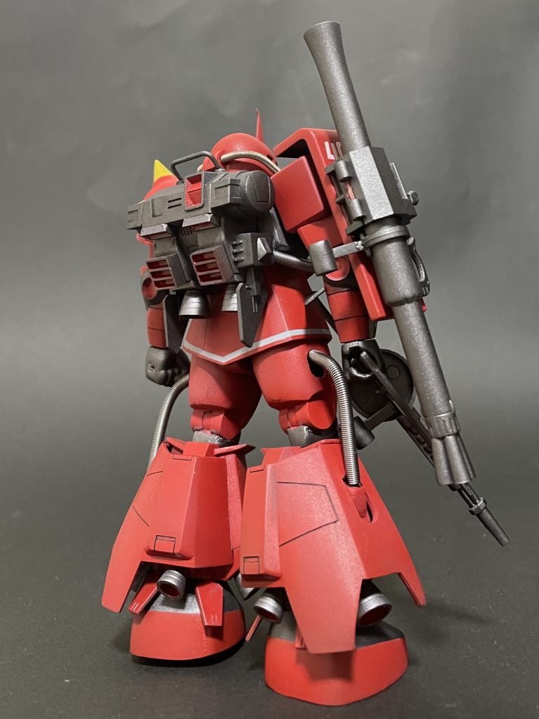 R2型の特徴である脚のフレアカバーが上手くくっつかず、少し苦労しました。