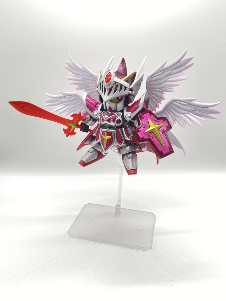 そして… 女神の力を全解放し、覚醒したエンジェルナイトモード！！ここからが、自分が構想していた姿となります笑笑テーマは決まっていたのですが、カラー・ミキシングと言い、考えが纏まるまで時間がかかりました💦羽をどう生やそうか、羽以外に何をしようか…といろいろ考え、この姿になりました！！頭には、孫尚香ストライクルージュのパーツを。羽は、○○モンのキットのパーツをナイトストライクガンダムのマントに移植しました。