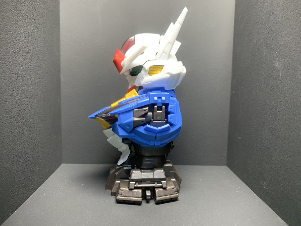 横から。ラインナップ中、唯一お腹のシリンダーが見えないのがエアリアル。でも内部にはちゃんとシリンダーがいるので忘れずに塗りましょう。