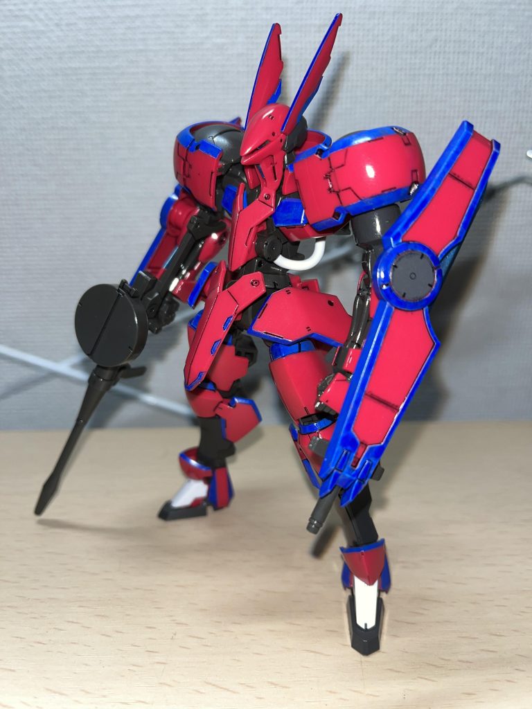 エッジやラインになっている箇所やその他をガンマカ青で塗り塗り。艶ありスプレーを厚めに吹いて、それはもうピカピカにw