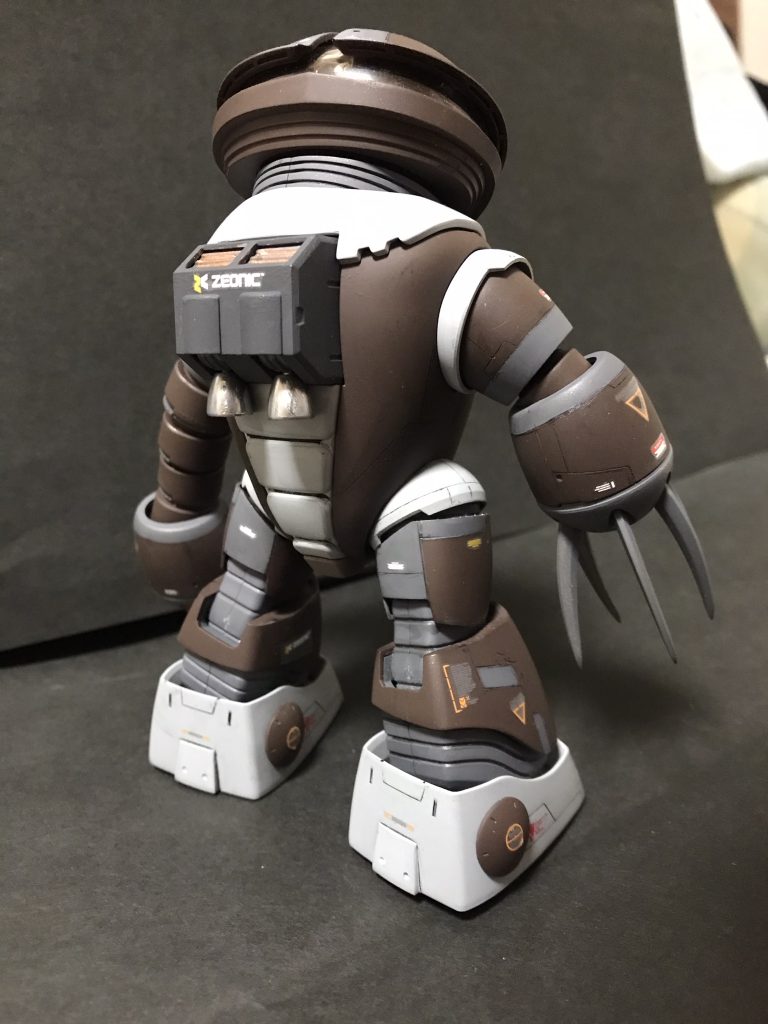 スジボリしてそこで色分けしてます