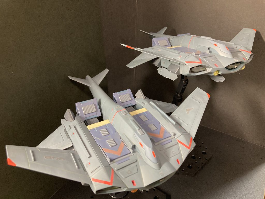 二機同時に製作しました。本体部は基本ラッカーで塗装し、細部はエナメル、水性塗料使い分けしながら塗装しました。加工は切り出したプラ板、プラ棒貼り付け、スジボリ追加、余剰パーツ貼り付けを行い、最後にマルチグレーでウォッシングしてます。