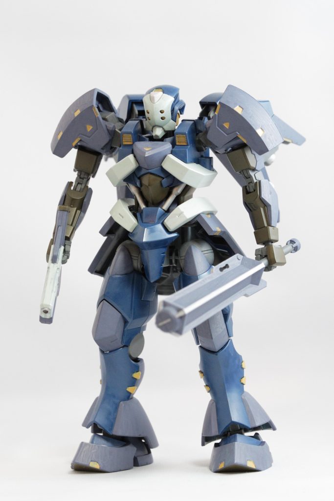 隠密行動をするイメージで暗めの色で塗りました。