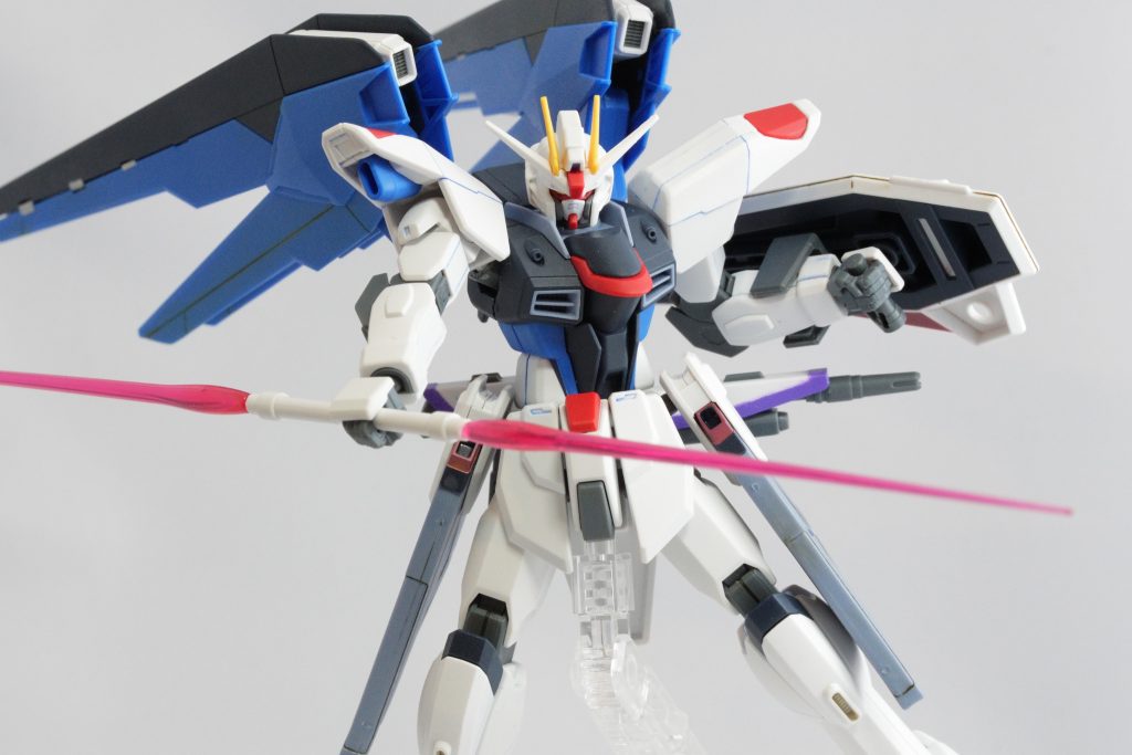 HGCEはよくできてます。補助パーツなしでアンビデクストラス・ハルバードを再現できます。折りそうでビックビクですが。