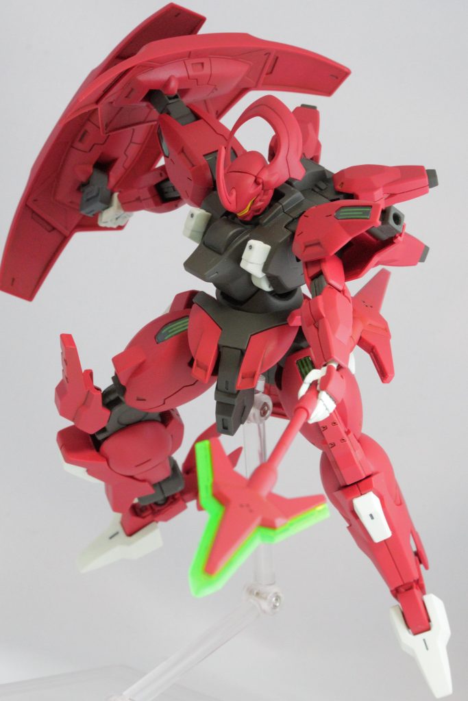 水星の魔女のHGは平手が自然な表情をしているので、ジャベリンを持てて良いです。右手も欲しかった…