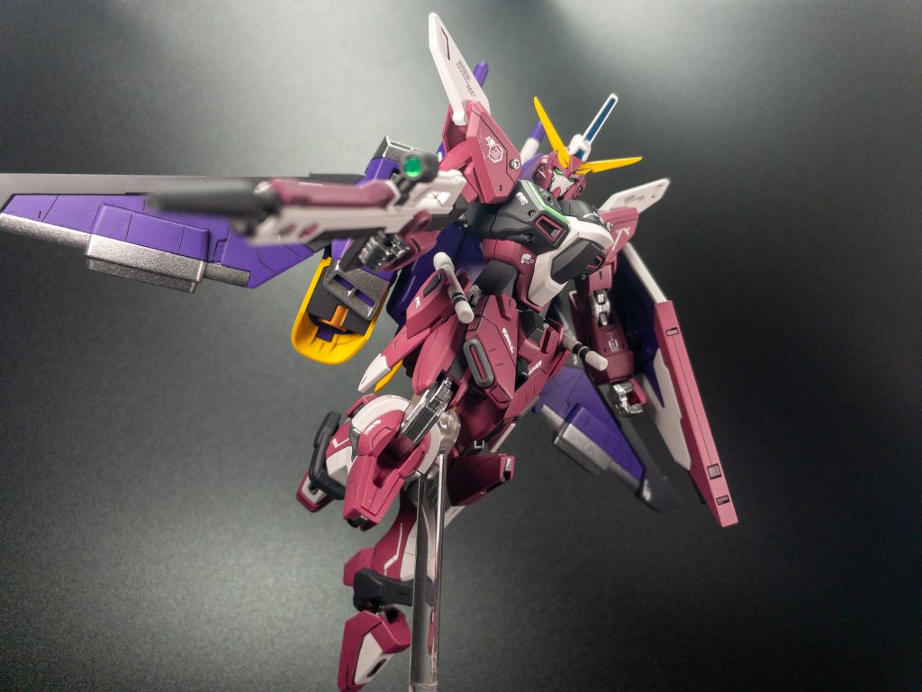 本体の造形は全く弄る必要がないほどの完成度ですね！適度にモールドを追加しつつ、デカールと塗り分けで情報量を増してます。