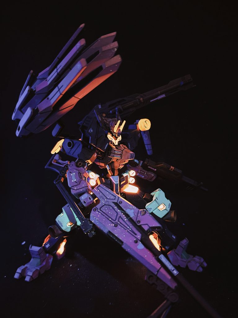 余談ですが、オレンジ色の発色を良くするため蛍光オレンジで塗装したため、ブラックライトでやたらと光るようになってしまいました💦