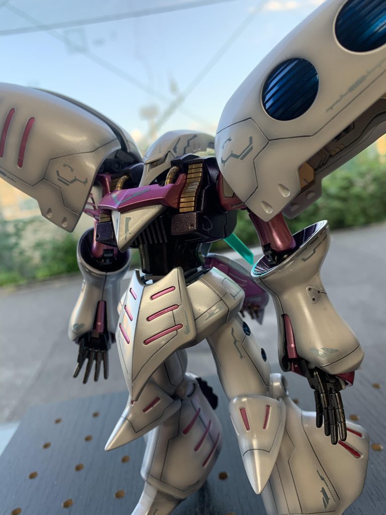 胸の白パーツはプラ板と100均パテで自作してくっつけました表面ボコボコです…もっといいパテ使ったら違うのかなぁ