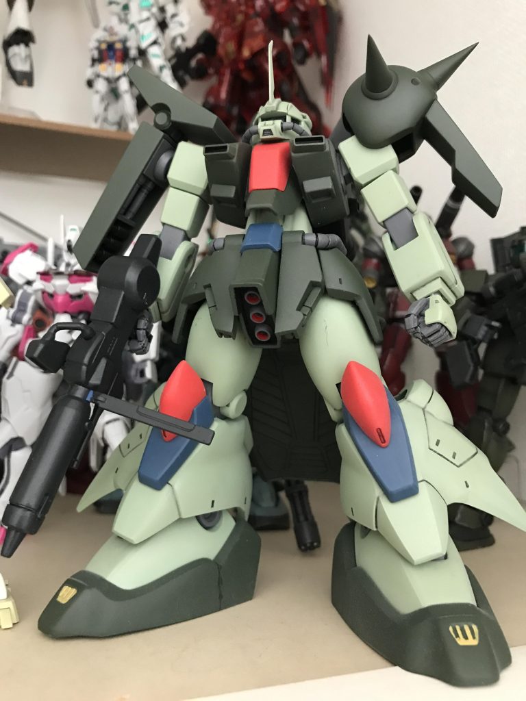 つや消しを吹いたら濃いグリーンも落ち着いたいい色になりました。