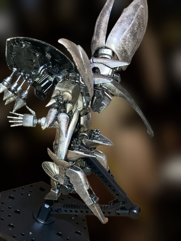 ホワイトグリントやノブリスみたいにキット化されるんでしょうかね？まぁでも、誰が見ても初見でガンダムファンなら「キュベレイ来た！」「ファンネルやん」「ハマーン様ついに俗物に！」と思った機体ですねw