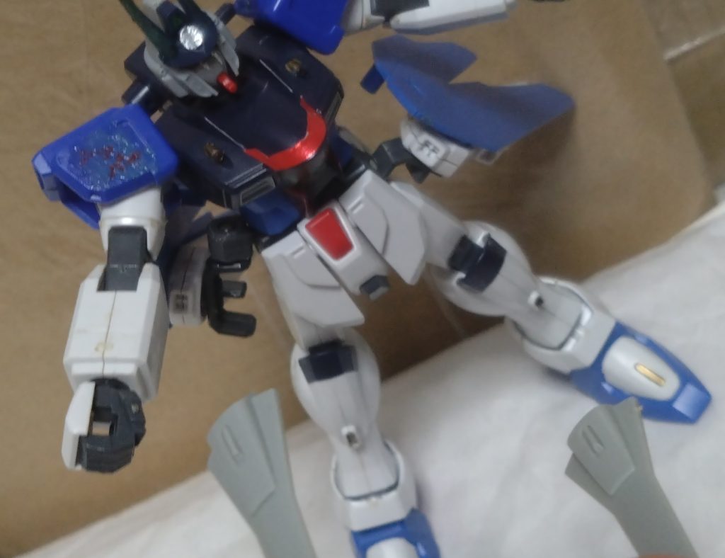 ドラグーン×2本来なら背中に装備されているウイングと接続している武器。ドラグーンが行方不明とのことで、自分が持っていたドラグーンだけ用意しました。