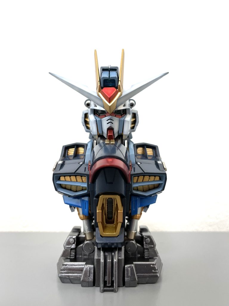 メカニカルバストシリーズはそのままでも完成度が高いですが、全塗装するとさらに密度感が高まってより良くなるので、塗装しがいがあります！