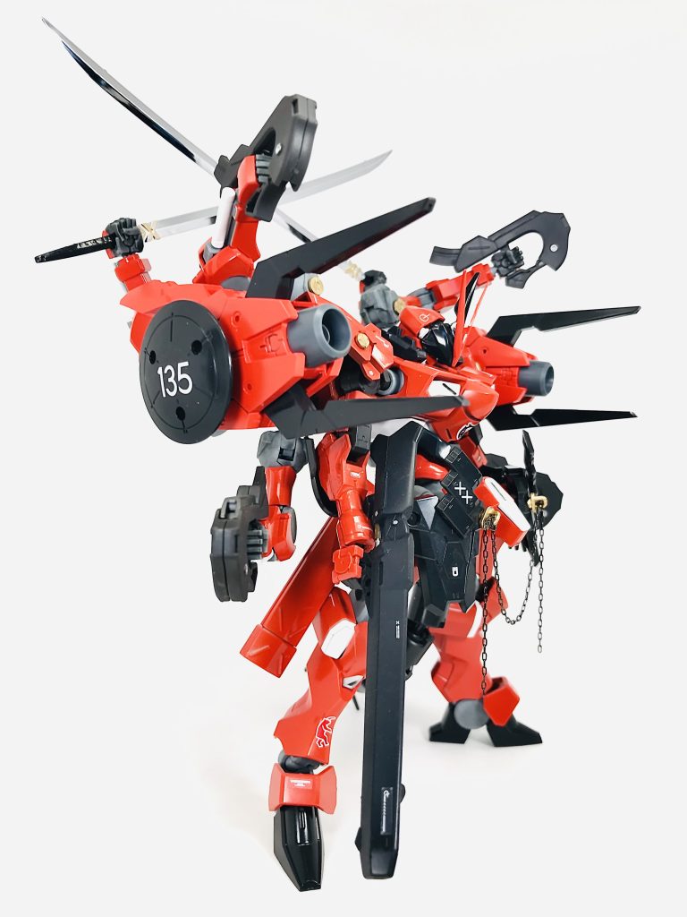 このように自由に付け替え可能ですしかし…カニさんアーム?を後ろではなく肩の横に取り付けると…