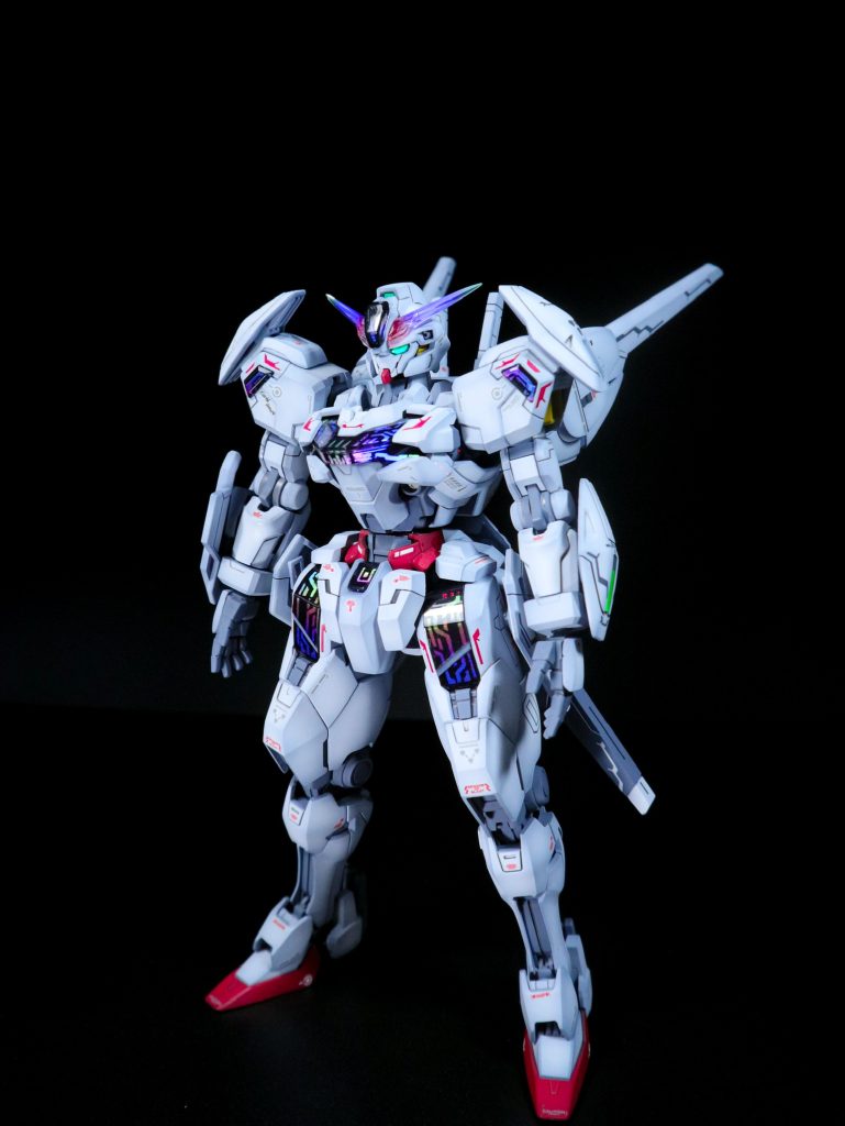 シェルユニット内側のシートを差し替えることで虹色発光も再現できます。