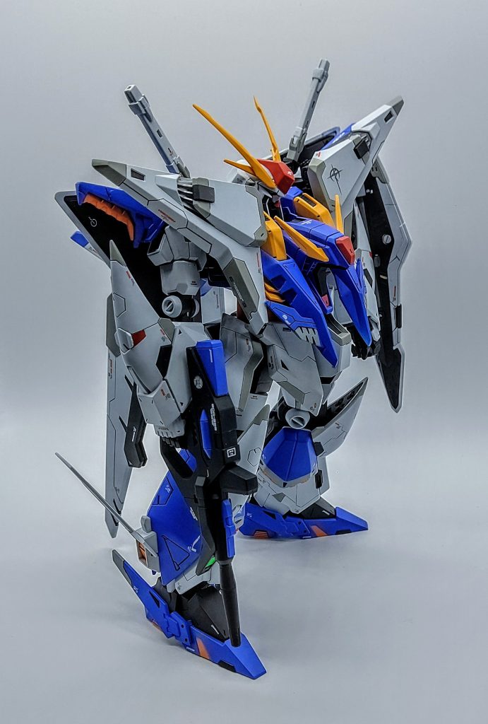 足と胴体を延長し(何ミリか忘れた)プロポーションを変更しています