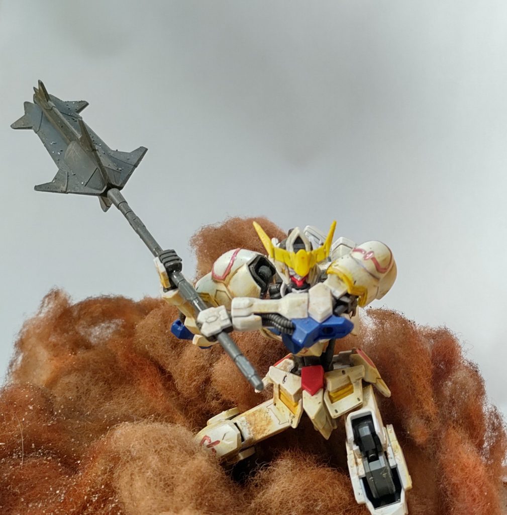 バルバトス本体は簡単に汚してポーズを接着剤で固定してます。