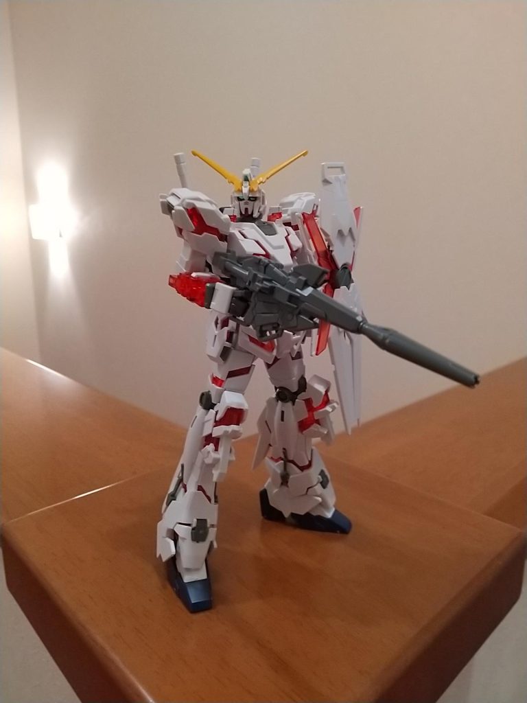 左手はサイドフレームは取り付けて、ハンドパーツは外してます。