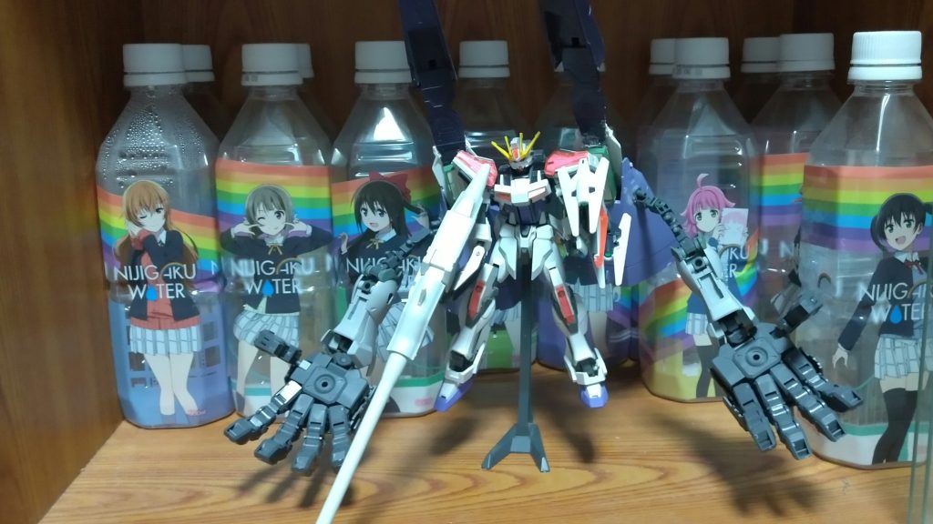 ギガント・アームユニット機体の全長を超えるほどの巨大なブースター兼メガ粒子砲を装備しその側面にギガント・アームを接続している。ギガント・アームは無線式ファンネルとして分離する事が可能。また、シールド部のガン・ファンネルは撮影やある程度の武装があり攻撃も可能。武装大型ビームライフルガン・ファンネル×2頭部ガトリング砲ブースター部メガ粒子砲×2ギガント・アームユニット×2手指メガ粒子砲×10手甲部メガ粒子砲×8拳部ビーム砲×2