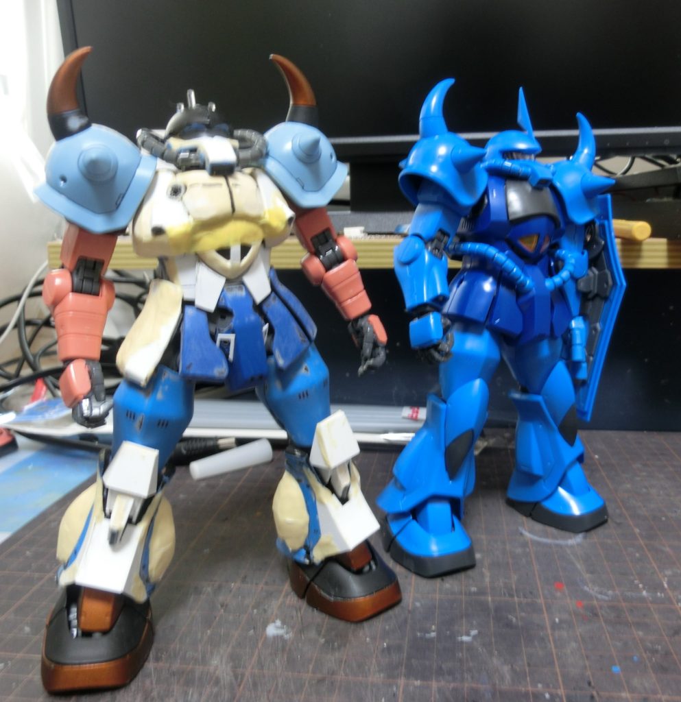 右は純正のMHグフです。