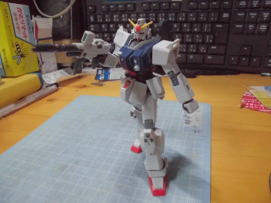 ビーム・ライフルを持たせて射撃ポーズ！