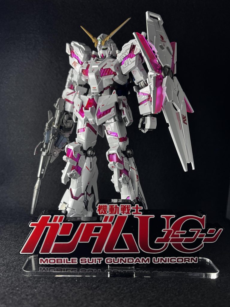 サイドFにてアクリルロゴスタンドを購入。いいですね。他の種類も欲しくなります。