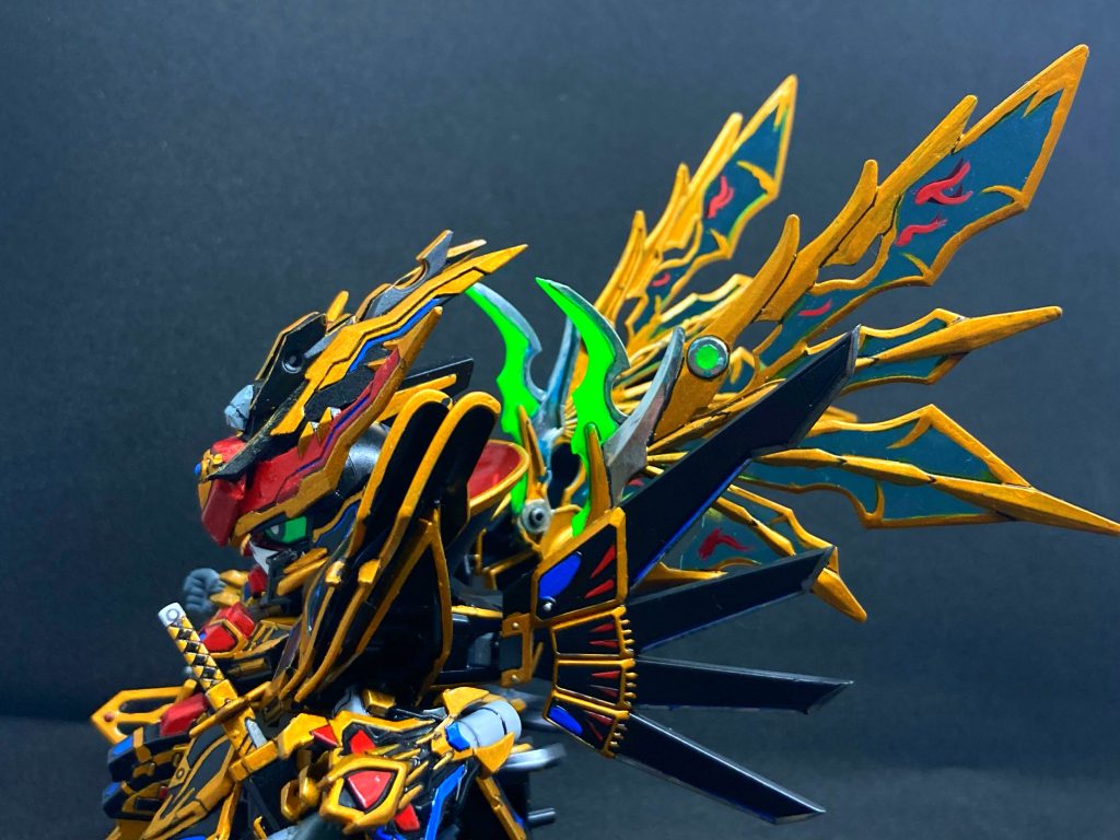 翼はグラスパードラゴンのもので輝羅鋼をイメージして塗装をしてみました塗装だけで輝羅鋼をひょうげんするのは中々難しいですね・・・