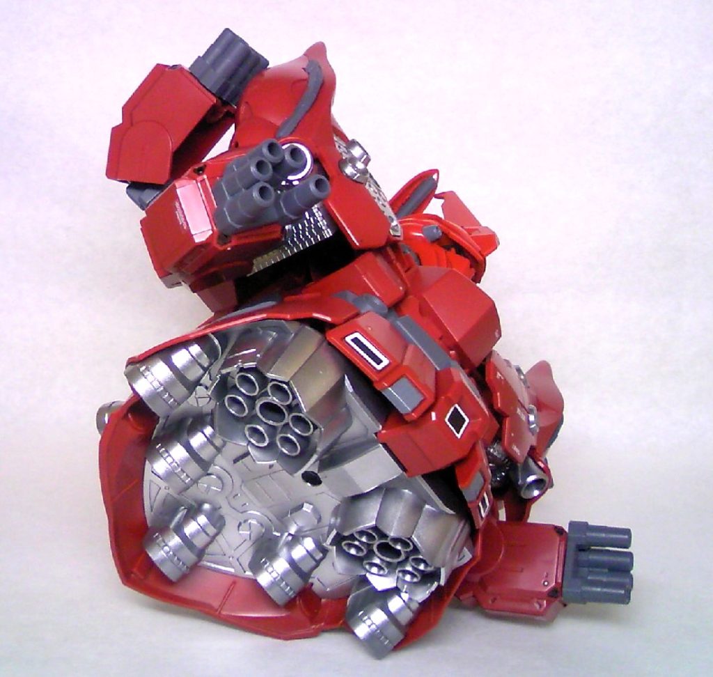 チラリもあるよ。メッキ調シルバー塗装です。全体エアブラシ塗装、細かい場所は筆塗り墨入れ、デカール少々貼り付け、半光沢トップコート仕上げ改造等なし、ストレート組み立てです。ザクヘッドを変えただけですが本当普通にカッコよいｗガンダムベース仙台にはまだ行けてない。年末までには行きたい。横浜、可動ガンダムにも行きたいね～。