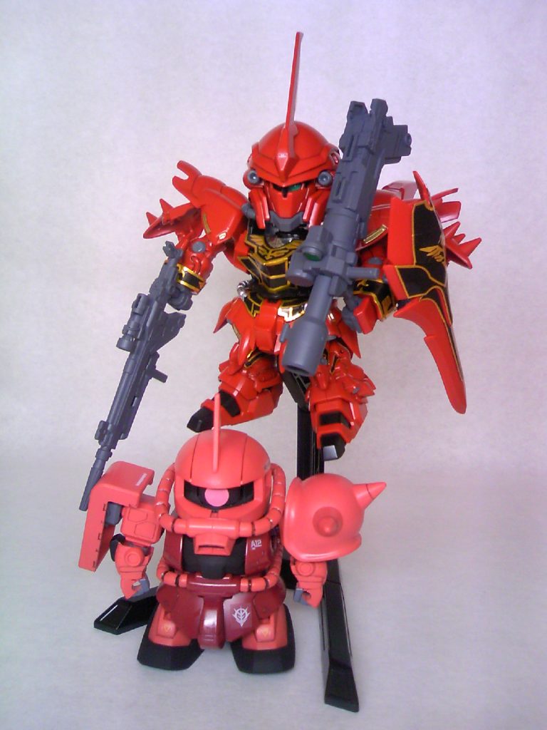 シナンジュとシャアザク飾っててあれ？ネオジオンって首変えてもいけそうじゃん？換えてみたら以外としっくりきました！