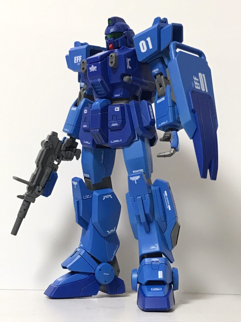 胸と膝の赤い逆三角形のモールドが甘かったので、埋めてそのままいってやりましたそれ以外はキットのままです