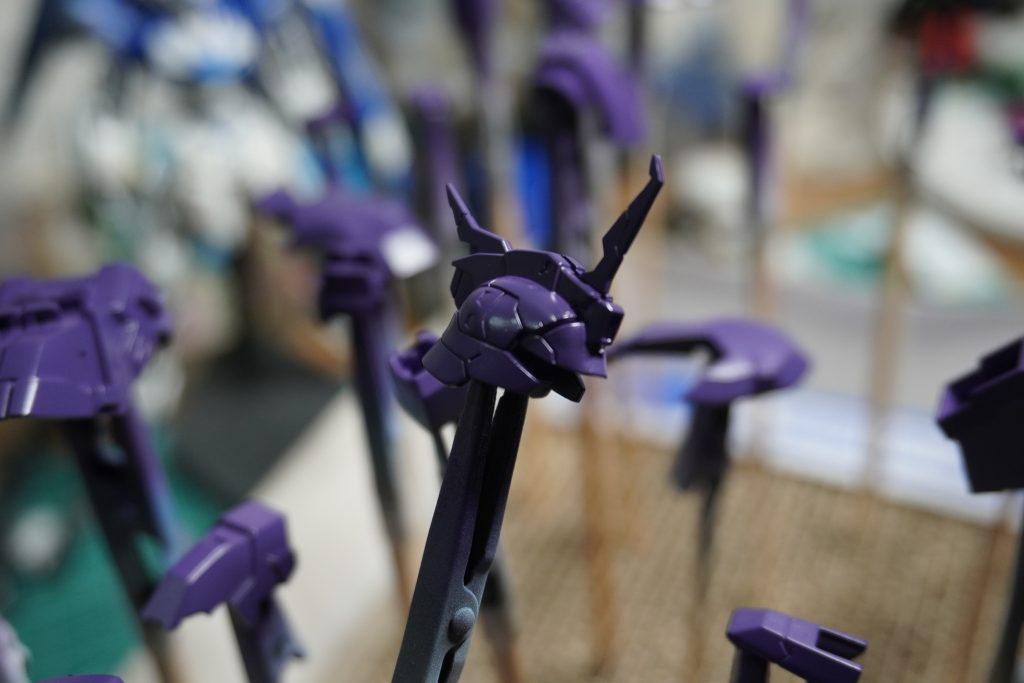 依頼主様と色味確認しながら暗めのパープルにて